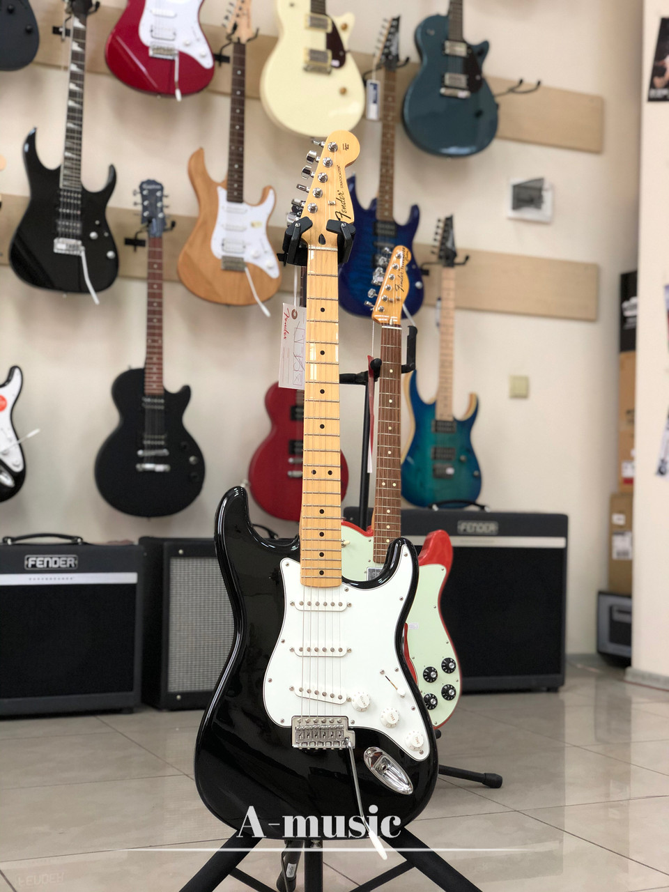 Електрогітара FENDER PLAYER STRATOCASTER HSS PF BLK