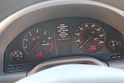 Панель приборов Audi A8 D2