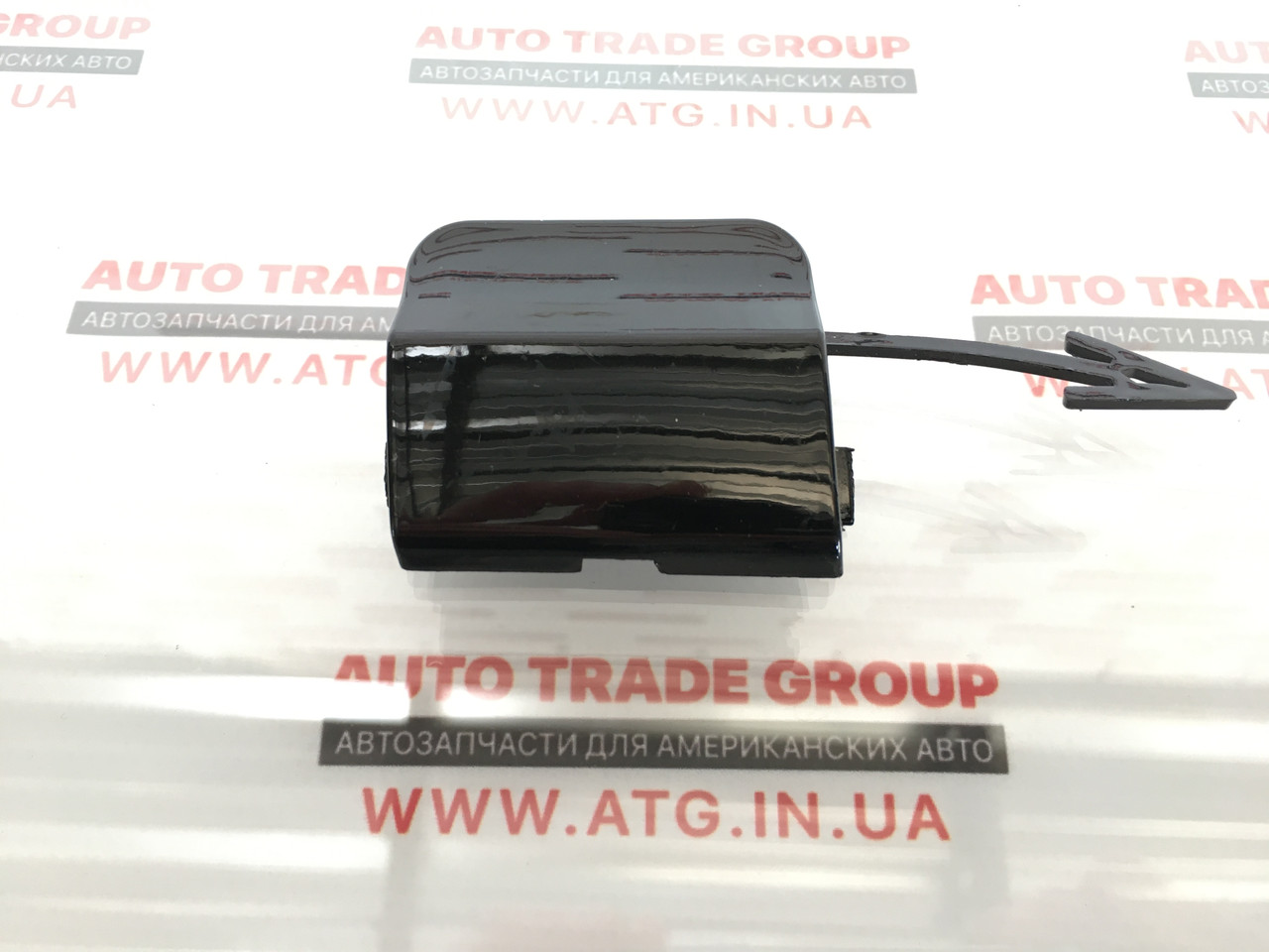 Заглушка заднього бампера під гак FORD FUSION 2013-16 глянець новий OEM DS7317K922KAW