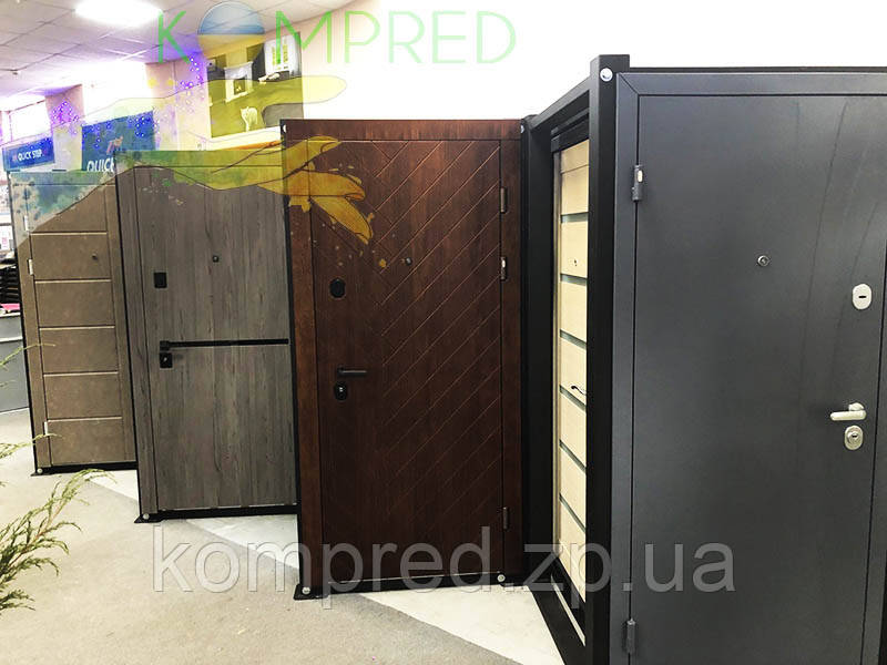 Торгівельний стенд для демонстрації дверей
