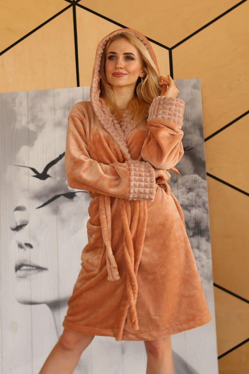 Гарний жіночий короткий махровий халат з капюшоном бежевий (Nude), фото 1
