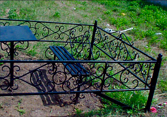 Огорожа на кладовище, С-13