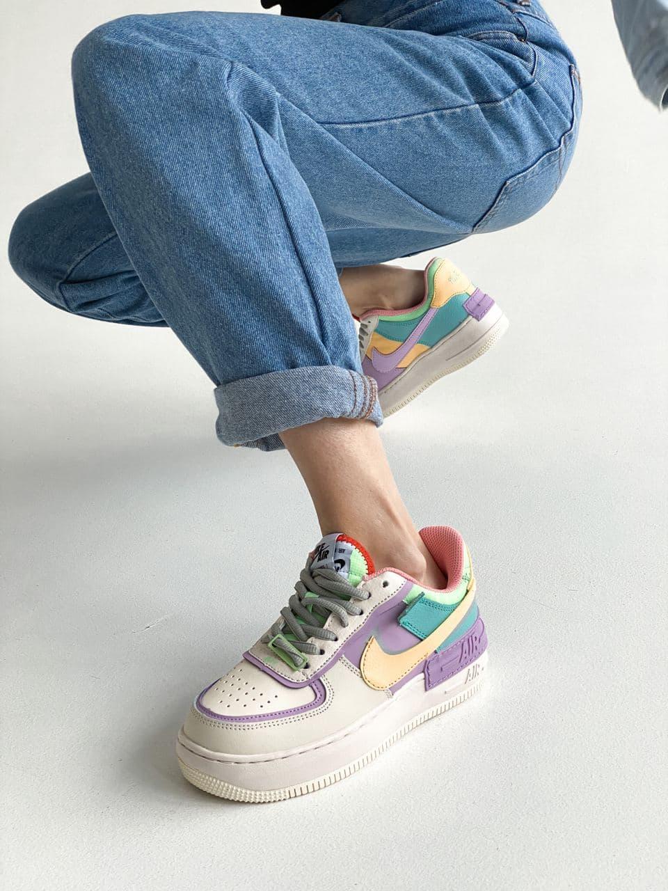 Кросівки Nike Air Force жіночі. Модні кросівки Найк Аір Форс білі з рожевим.