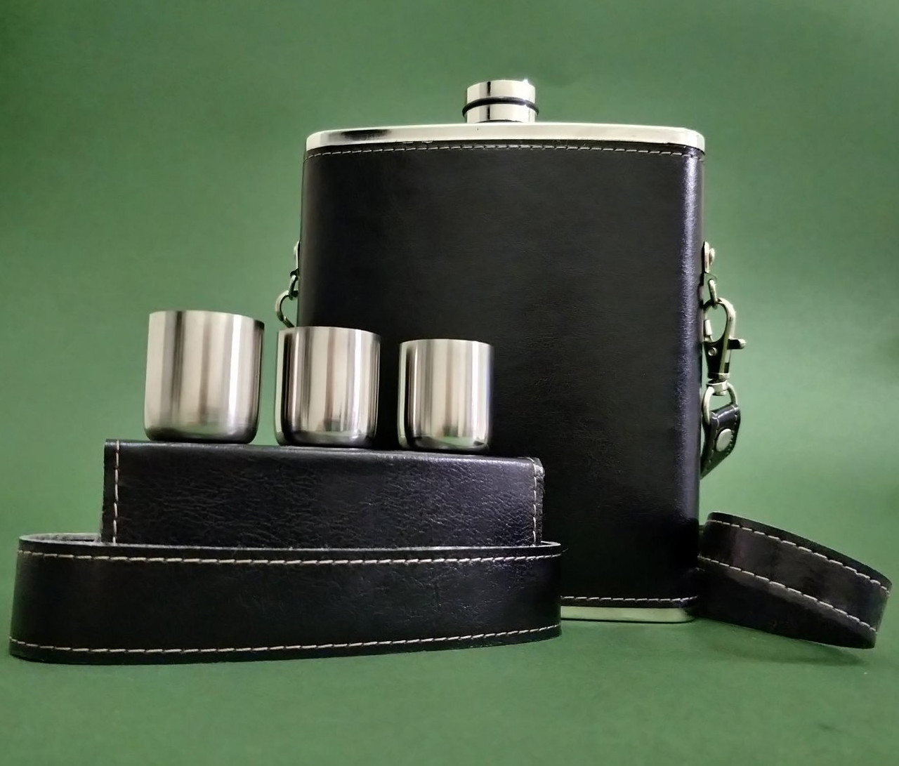 Фляга подарункова в шкіряній палітурці 500 мл + 3 чарки в кришці, фото 1