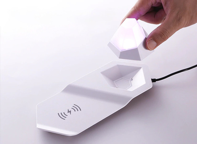 Универсальный RGB ночник-зарядка LUXCEO W9 LED 2 в 1 бриллиант