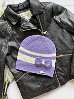 Демисезонная детская вязаная шапочка с бантиком для девочки ручной работы на весну осень