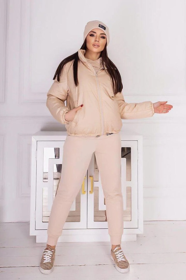 Удобная куртка женская весенне-осенняя цвета беж