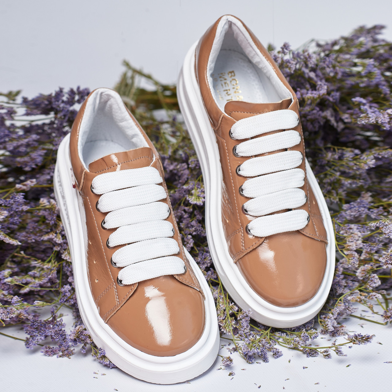 Чорні лакові кеди карамель на білій підошві жіночі Run, фото 1