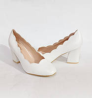 Жіночі туфлі, весільні білі туфлі на стійкому каблуці висота каблкука 6,5 см