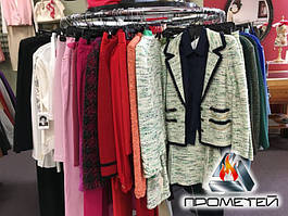 Металева підставка з нержавіючої сталі для вішалок з одягом для магазинів та бутіків від виробника.