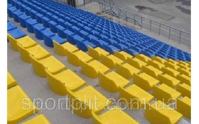 Пластикові сидіння на трибуни стадіону гуртом дешево