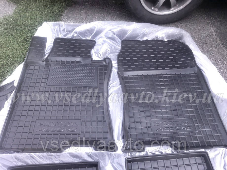 Передні килимки HONDA Accord з 2008-2013 рр. (AVTO-GUMM), фото 1