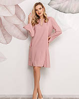 Женское офисное платье-рубашка свободного фасона розовое