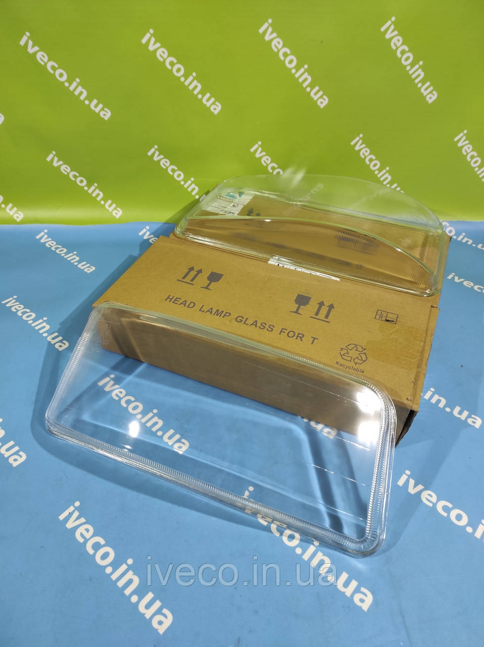 Скло фари ліве праве MAN TGA МАН 81251100080 81251100081