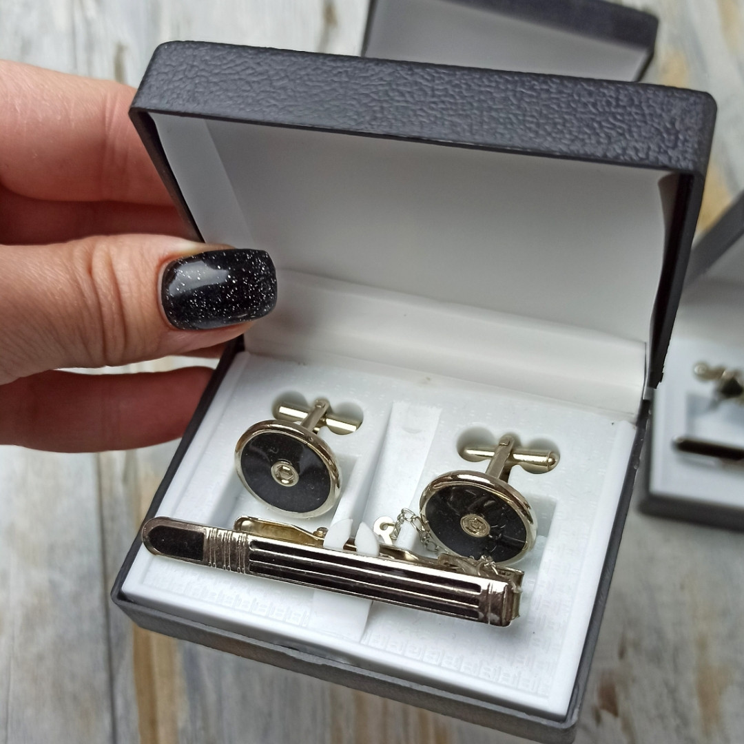 Набір запонки та затискачі для краватки в коробці