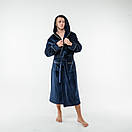 Чоловічий іменний халат преміум махра велюр 100% бавовна з капюшоном довгий на запах. Колір: темно-синій, фото 5