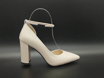 Шкіряні туфлі на підборах.Маленькі ( 33, 34, 35) розміри.