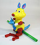 Каталка кенгуру жовтий з пискавкою в кульку, фото 4