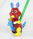 Каталка кенгуру червоний з пискавкою в кульку, фото 6