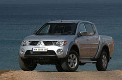 Лобове скло на MITSUBISHI L200 з 2006 рокув.