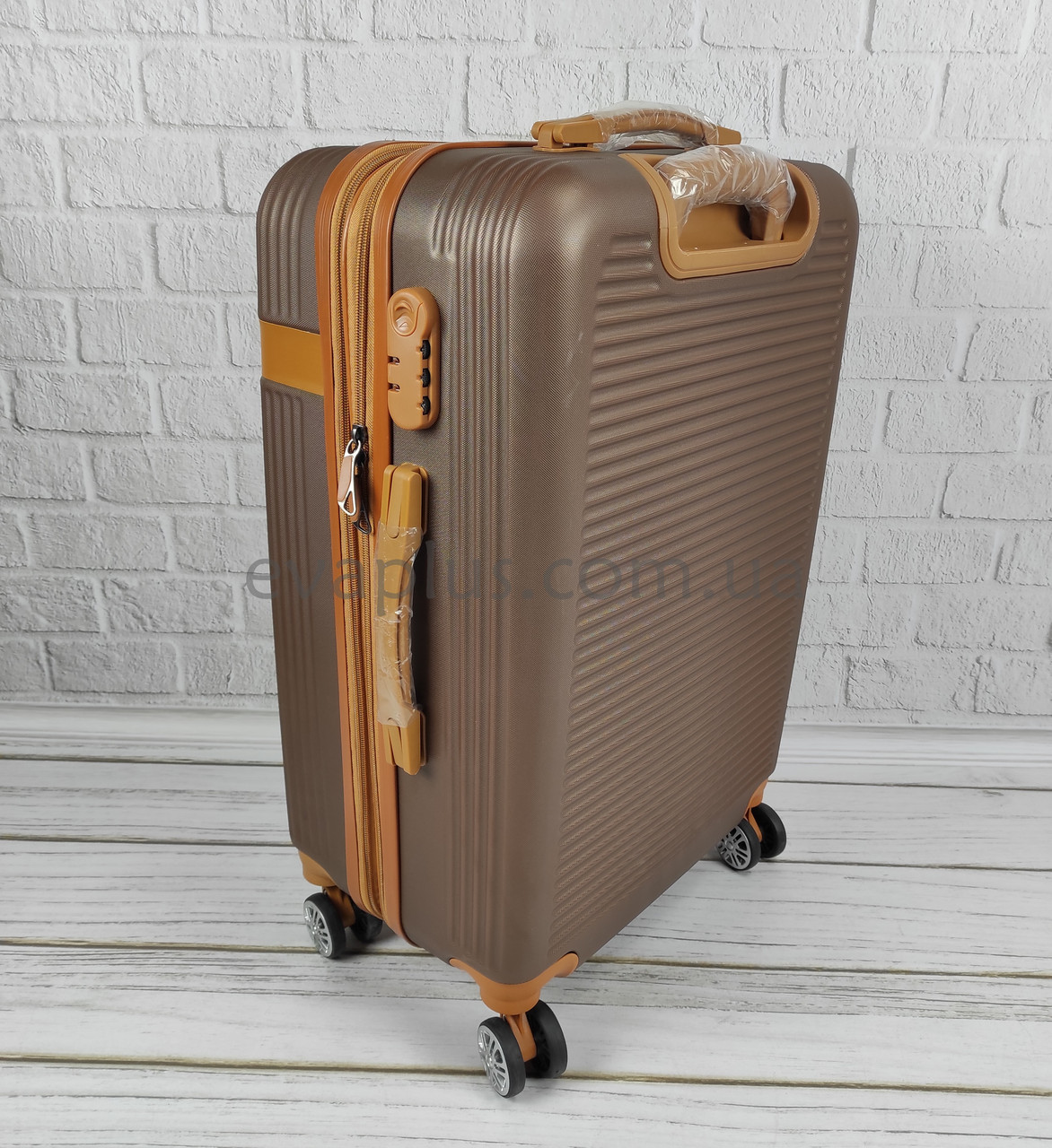 Дорожный пластиковый чемодан 6304 коричневый (средний) на 4х колесах - фото 7 - id-p1366838617