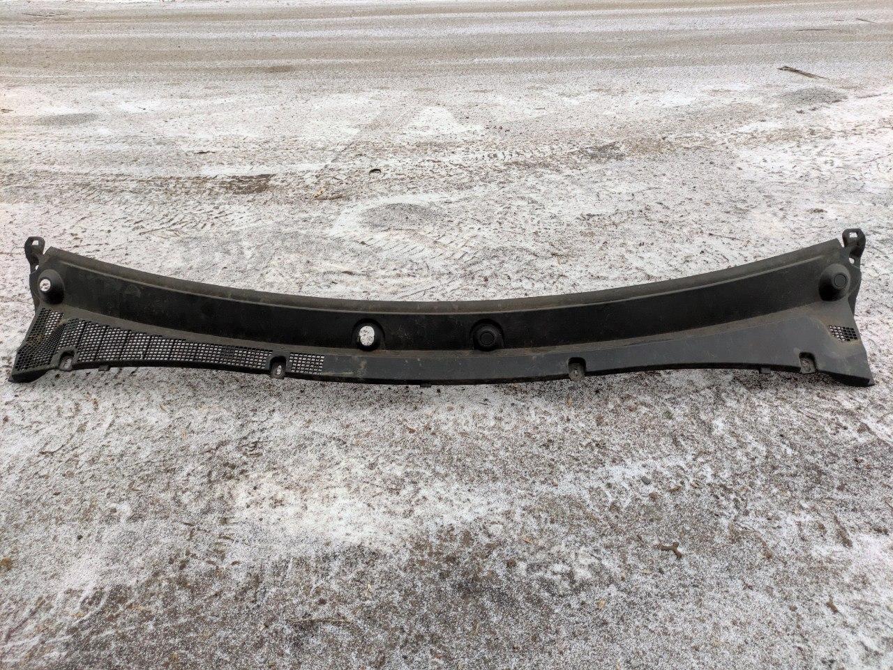 Пластик під лобове скло (жабо) Renault Master, Opel Movano 2010-, 668110010R (Б/У)