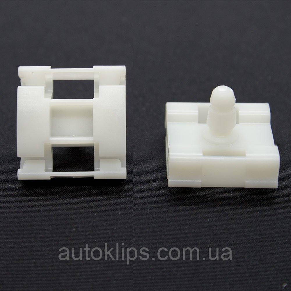 Кліпса кріплення молдингу переднього кріила Mercedes W203, W209 (ОЕМ:A0119882878), фото 1