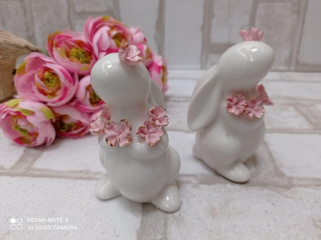 Статуетка із кераміки "Кролик з квітами" h 10 см, фото 1