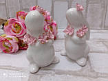 Статуетка із кераміки "Кролик з квітами" h 10 см, фото 8