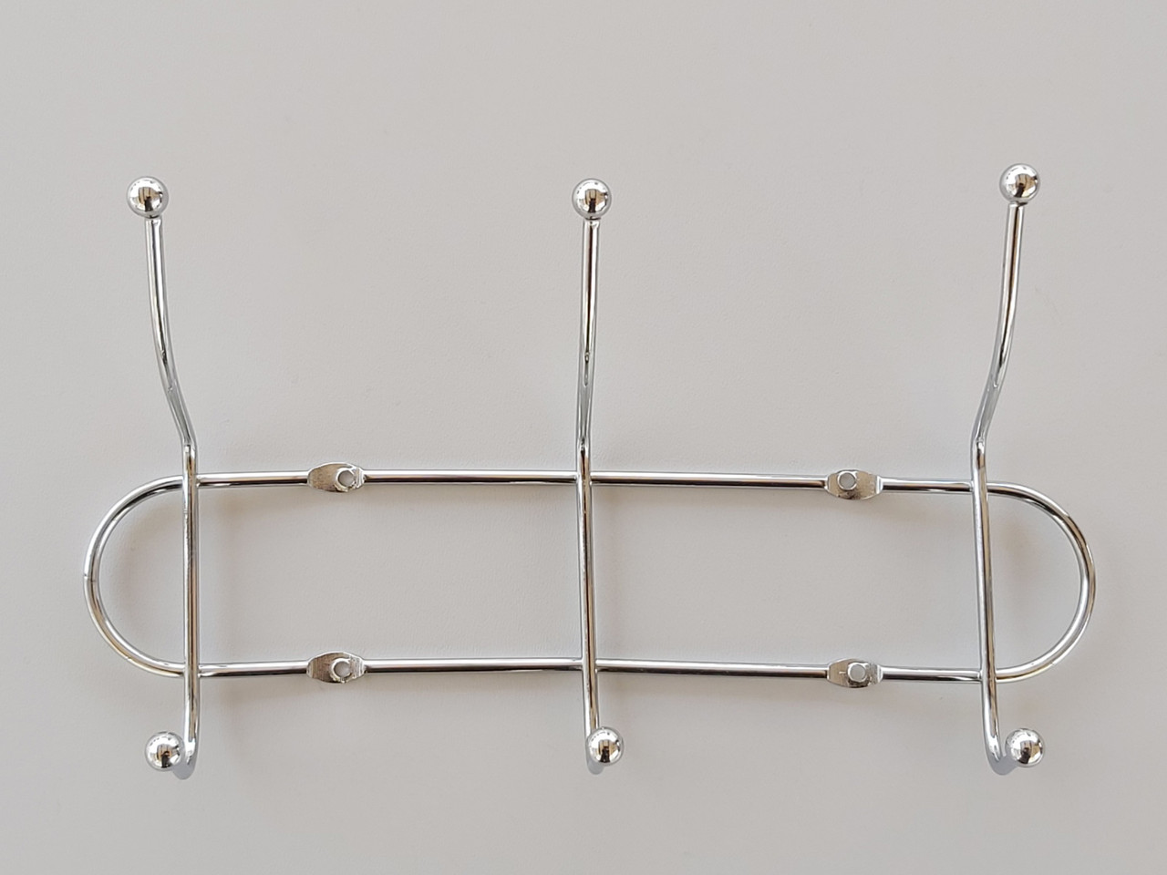 Довжина 22,5 см. Вішалка ВНТ3 настінна метал в хромованому покритті на 3 гачка