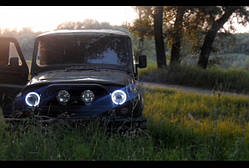 Ангельські очі УАЗ із холодного неону.