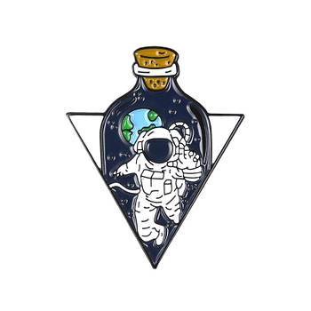 "Космонавт в пляшці" значок (пін) металевий
