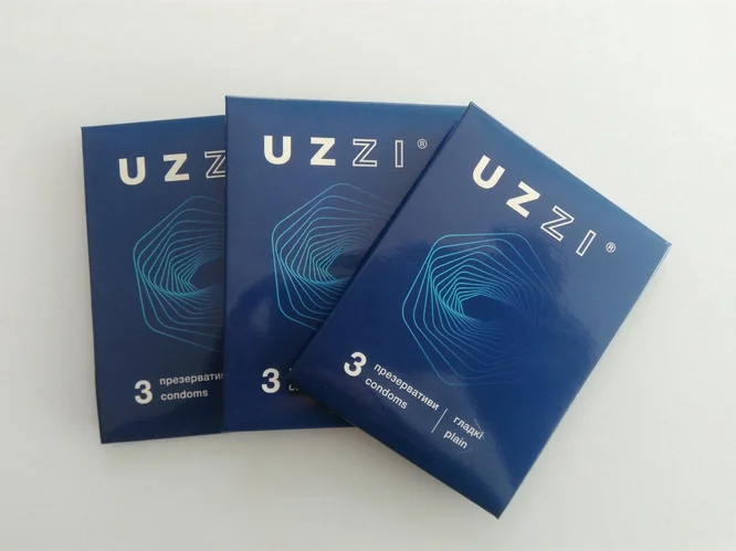 Презервативи гладкі з великою кількістю мастила UZZI, 72 штуки (24 пачки по 3 шт.)