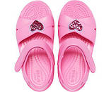 Сандалі дитячі Cross-Strap Classic Cross-Strap Charm Sandal Рожевий, фото 3