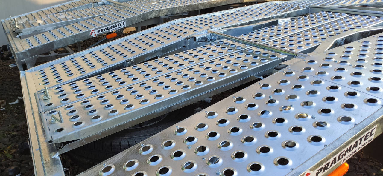 Трап заїзний алюмінієвий 2500х300, 4 мм посилений (апарель, сходні