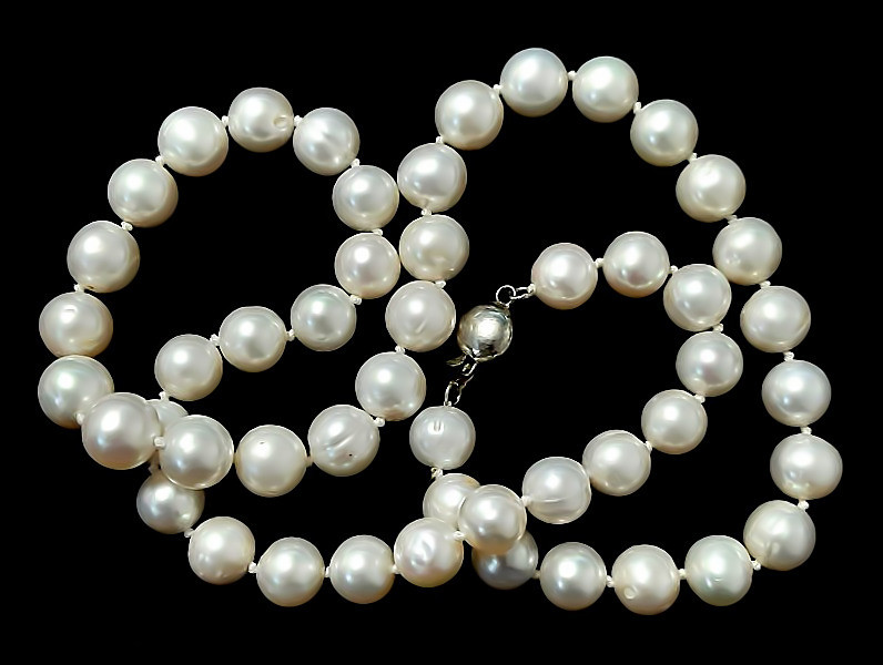 Намисто з натуральних річкових перлів. Діаметр: 8,5 (+-) мм. Довжина: 50 см.