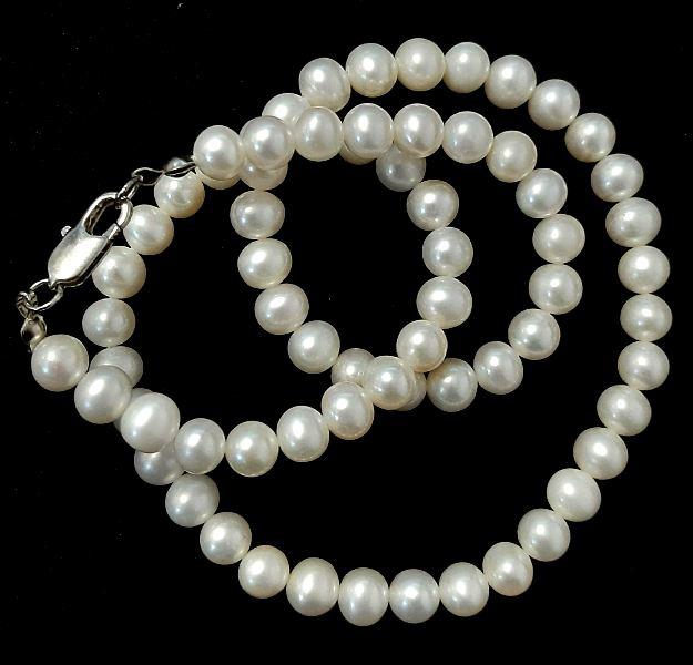 Намисто з натуральних річкових перлів. Колір білий. Діаметр: 6,5 (+-) мм. Довжина: 48 см.
