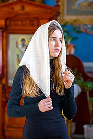 Однотонна молочна шифонова хустка жіноча на голову красива ошатня в цятку Bead