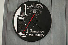Дерев'яна яний настінний годинник "Jack Daniels" .