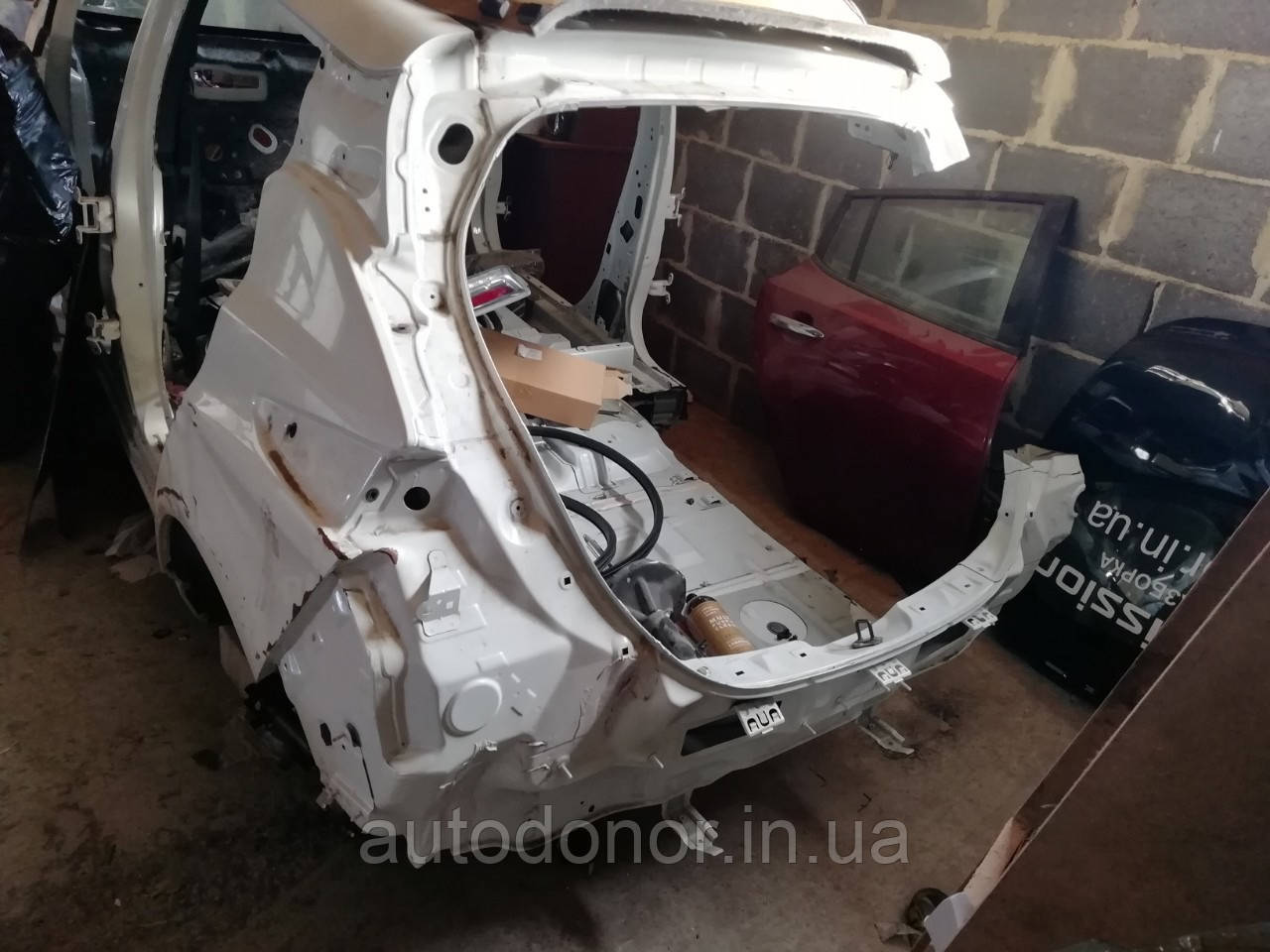 Чеверть крило задня лівая QABG -PEARL / BRILLIANT WHHT Nissan Leaf ZE1 (18-) 78113-5SA0A дефект