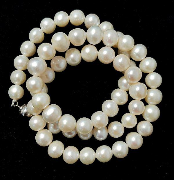 Намисто з натуральних річкових перлів. Колір білий. Діаметр: 8(+-) мм. Довжина: 47 см.