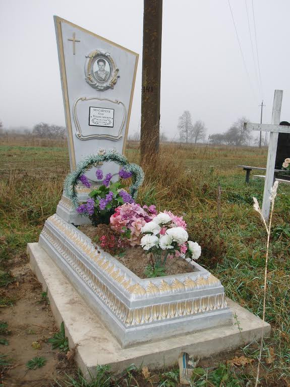 Надгробный памятник из бетона одинарный с цветником образец №2 - фото 1 - id-p198870727