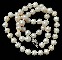 Намисто з натуральних річкових перлів. Колір білий. Діаметр: 7,5 (+-) мм. Довжина: 45 см.