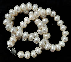 Намисто з натуральних річкових перлів. Колір білий. Діаметр: 8(+-) мм. Довжина: 43 см.