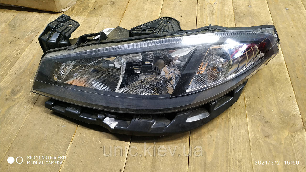Фара ліва Рено Лагуна 2 нова (7701061669)