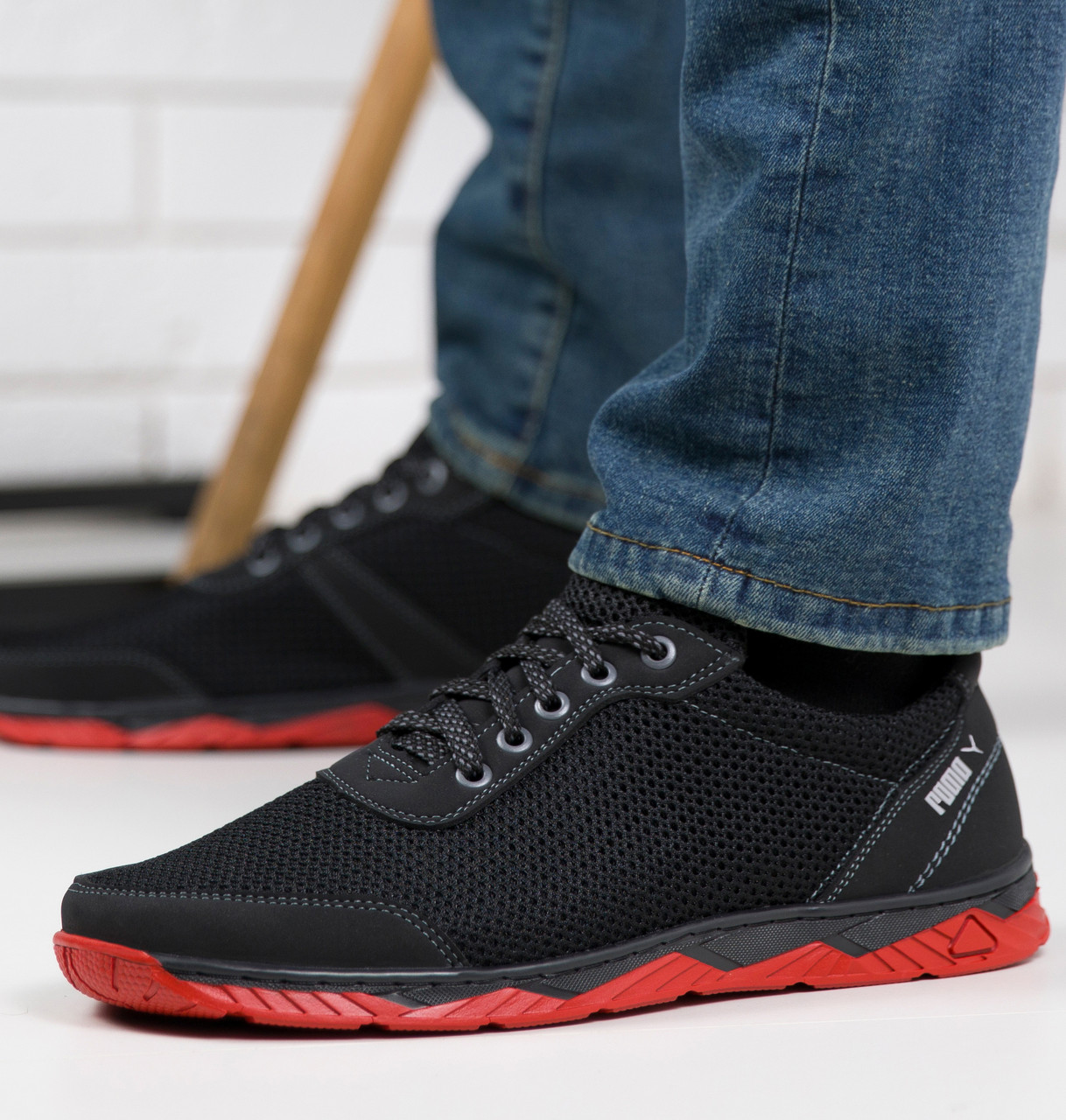 Кросівки чоловічі сітка з червоною підошвою