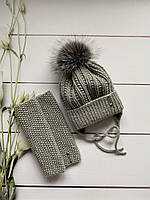 Зимовий теплий в'язаний набір шапка снуд хомут шарф із натуральним хутряним бубоном ручної роботи.