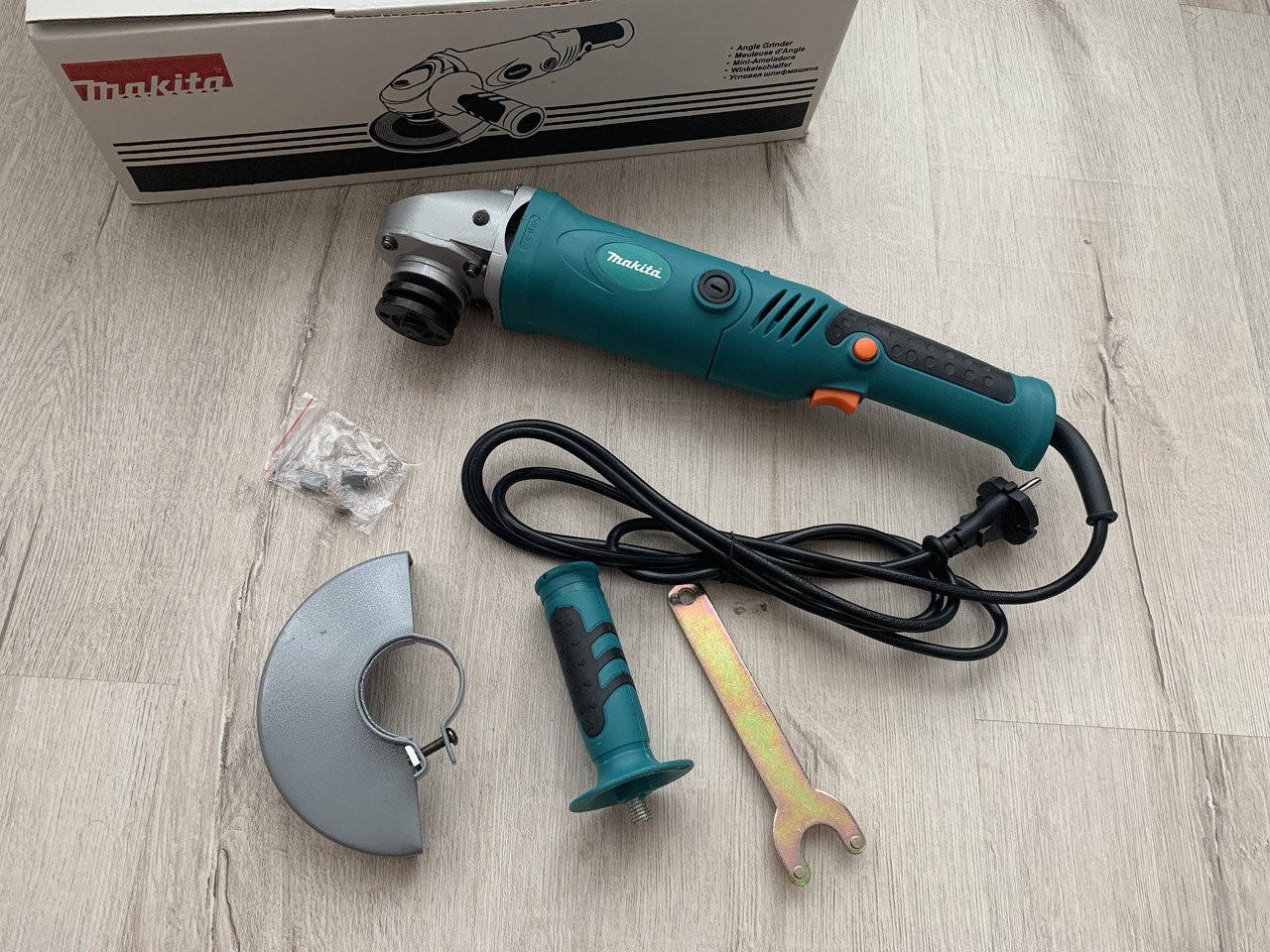 Болгарка Makita GA5021CE з регулятором / 1050Вт, 125мм, Латвія