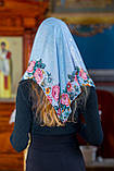 Православний красивий хустку жіночий в церкву LEONORA блакитний з окантовкою трояндами, фото 3