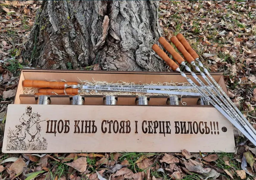 Шампури дерев'яні ручки в коробці 12шт чарки 6шт гравірування на всьому